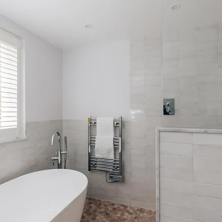 Apartment Redland - 1 *