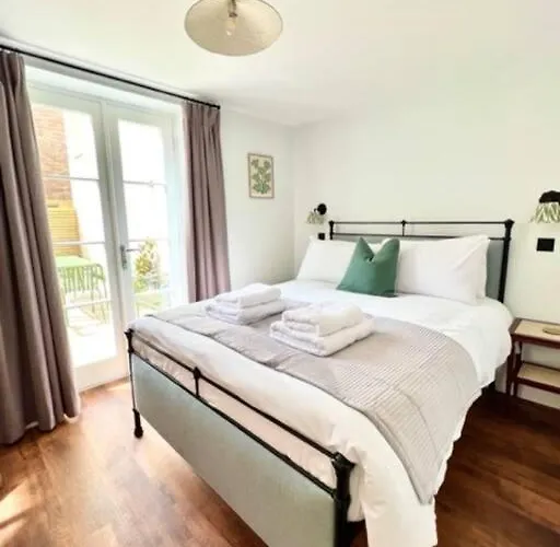 Redland - 1 * Bristol