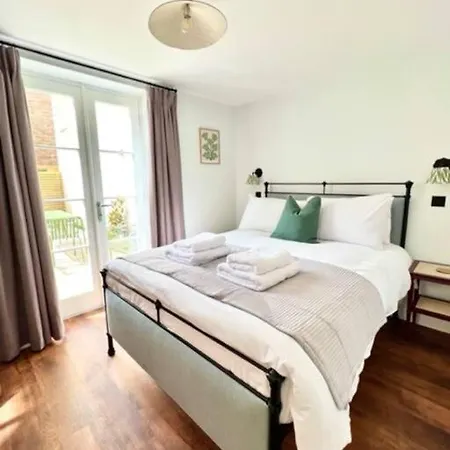 Redland - 1 * Bristol