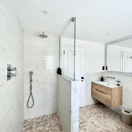 Redland - 1 Apartment